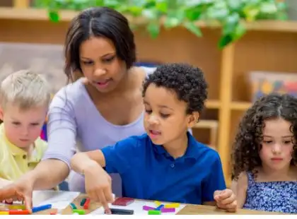 Auxiliar de Creche - Noções Gerais Auxiliar de Creche - Noções Gerais